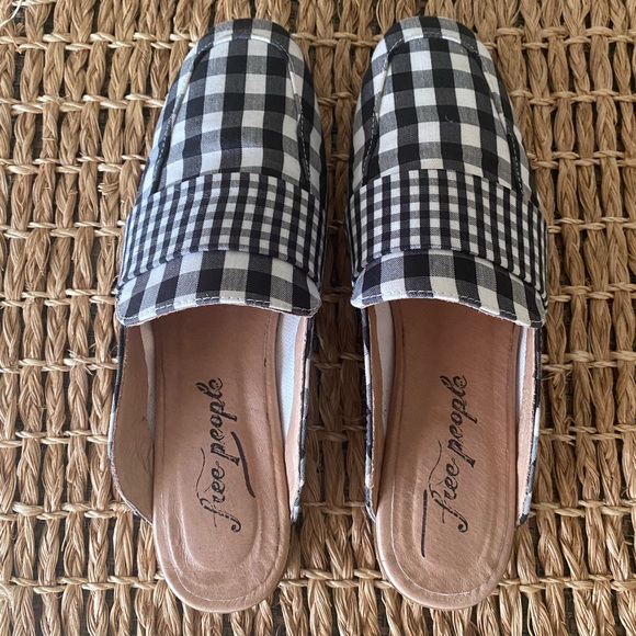 Free People At Ease Loafer Mule Checked Gingham Black White Tan EU 37 US 7 - Picture 7 of 16